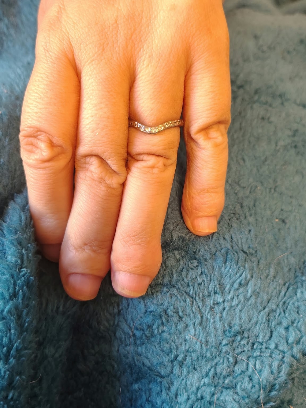 14K white gold Chevron Woodland band, size 5,